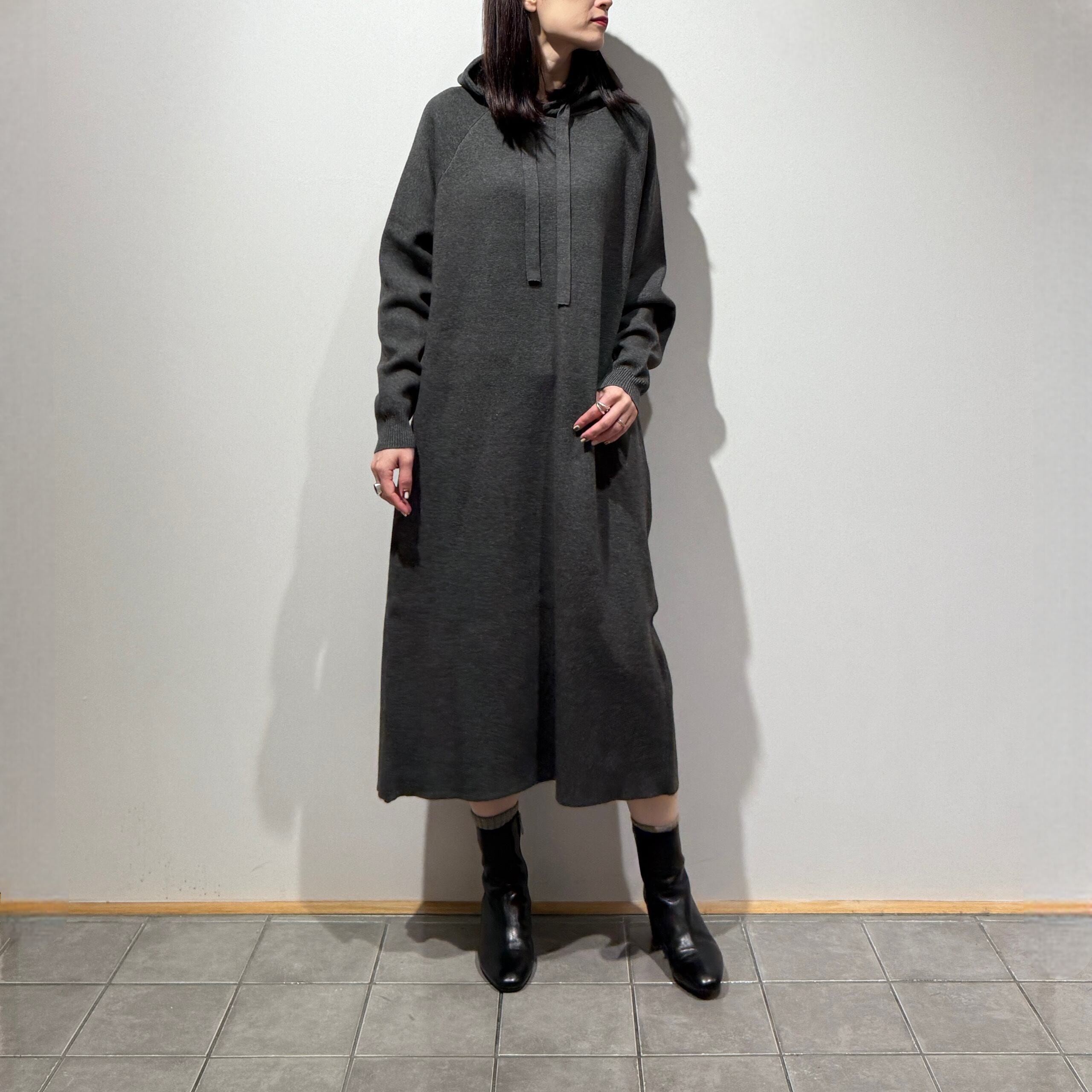 ラグラン袖フーディニットOP