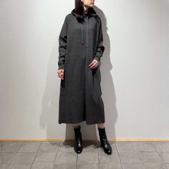 ラグラン袖フーディニットOP