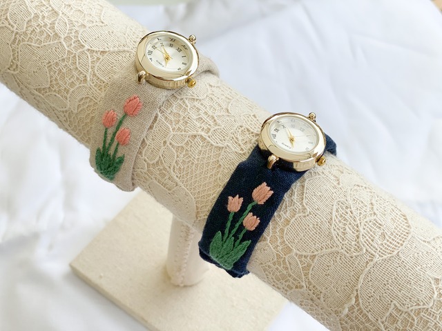 はなとけい《チューリップ》 ～手刺繍ベルトの腕時計～ | from chicktack