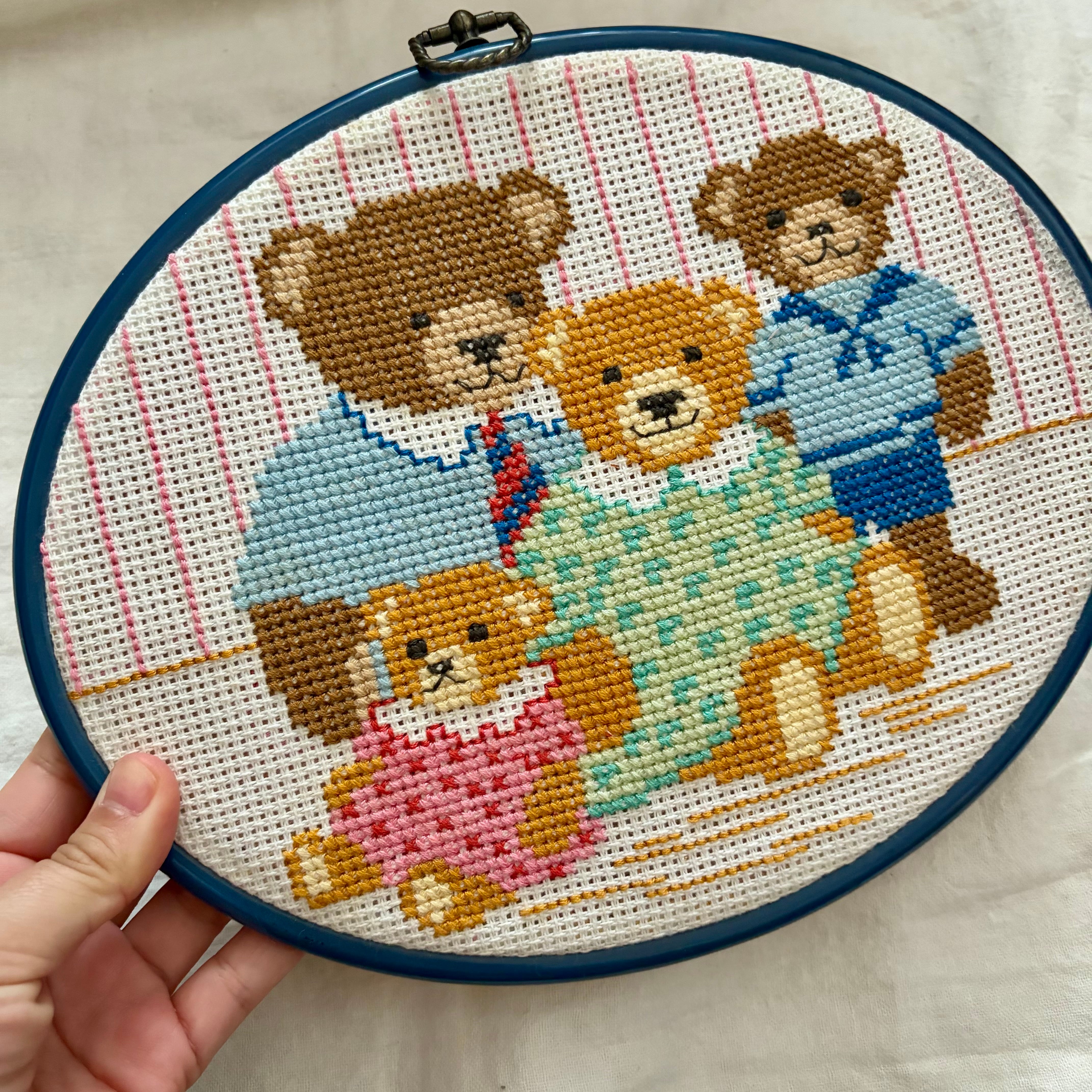 クロスステッチのくまの壁飾り