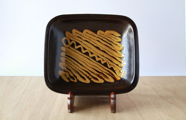 8号角皿 黒 スリップ【湯町窯_R8】No.4