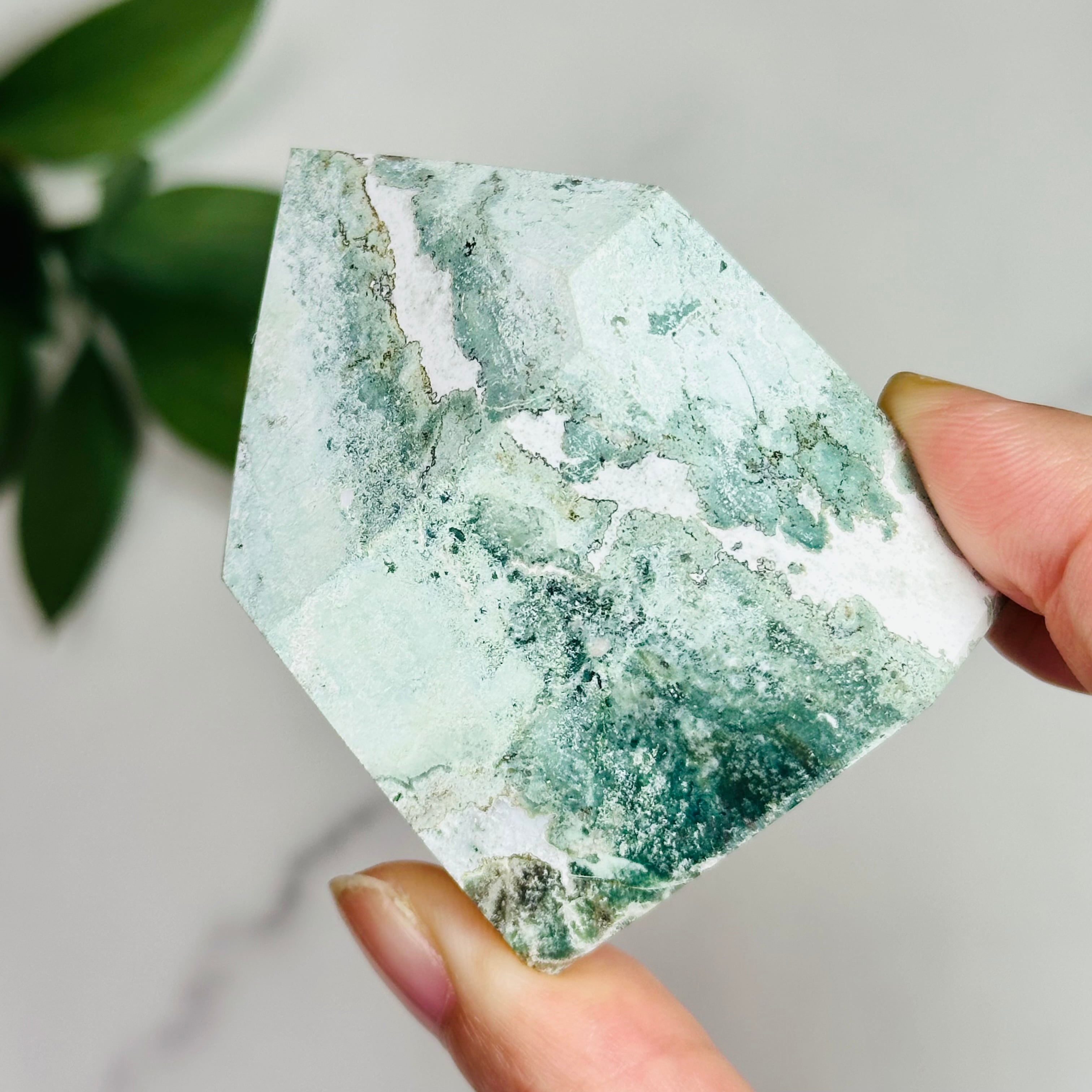 癒し空間を彩る天然石｜ユニコーンジャスパータワー | Mt.Sophia