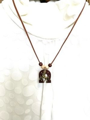 レザー製馬蹄ネックレス　　（ブラウン）