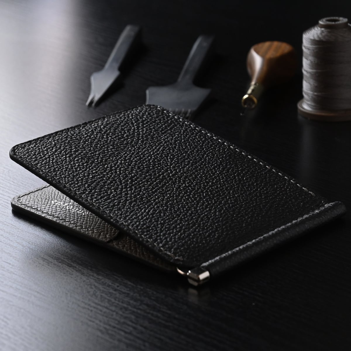 手縫い仕立てのマネークリップ財布【薄型 】 黒桟革&フレンチカーフ