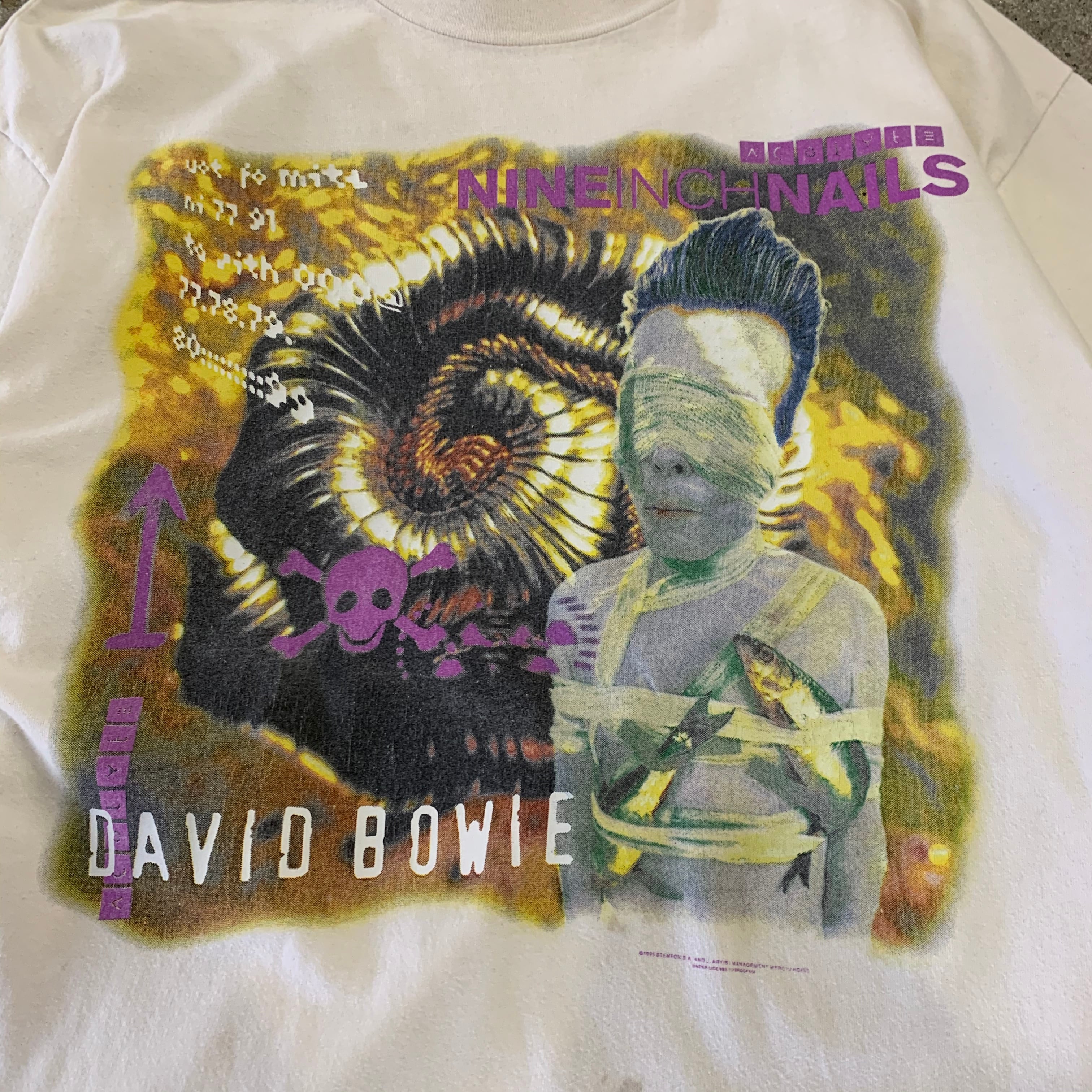 90s nine inch nails × david bowie T-shirt | What’z up powered by BASE