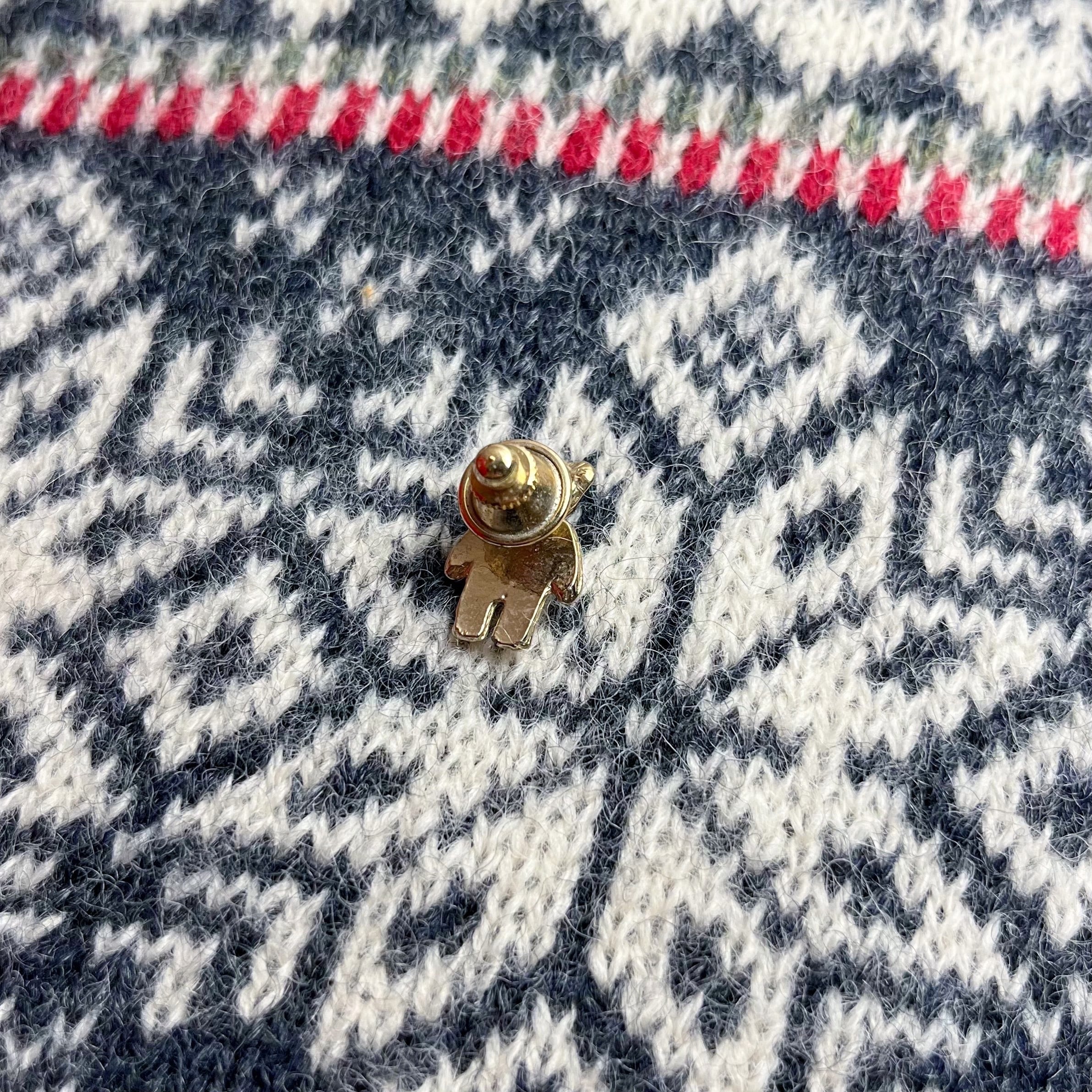 gold bear mini pin badge