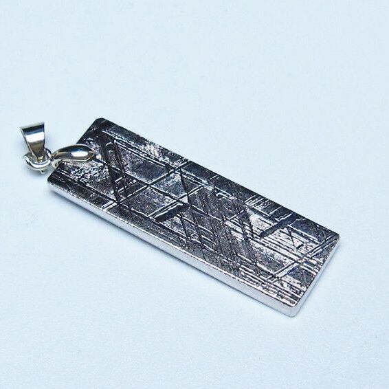 ギベオン ペンダント 隕石 メテオライト 一点物 おまかせ便 112-13456