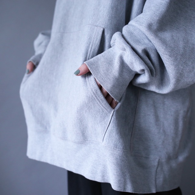 "Champion" light gray color over silhouette reverse wave sweat parka