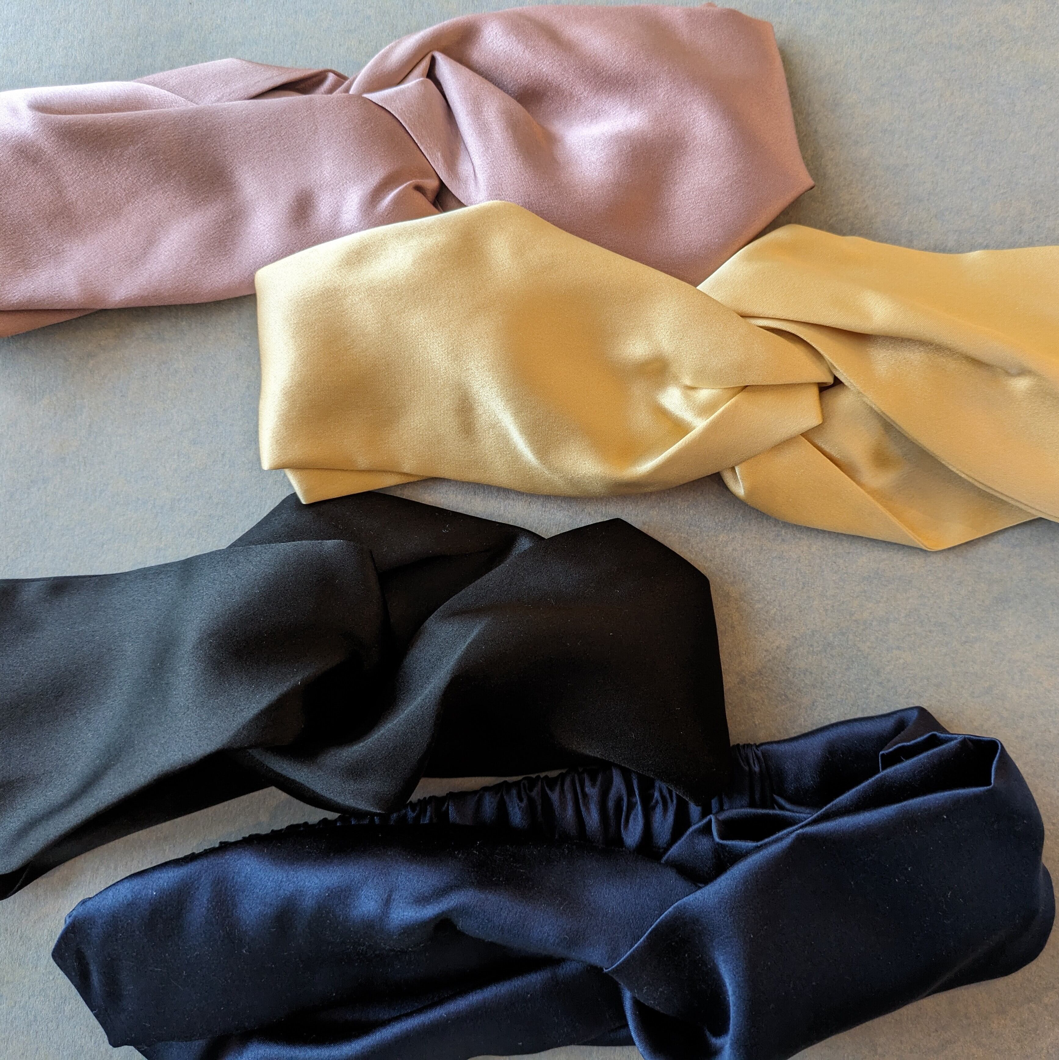 【本物シルク100％】シルク サテン シュシュ シャンパン　花びら 本物シルク100％】シルク サテン シュシュ シャンパン 花びら
