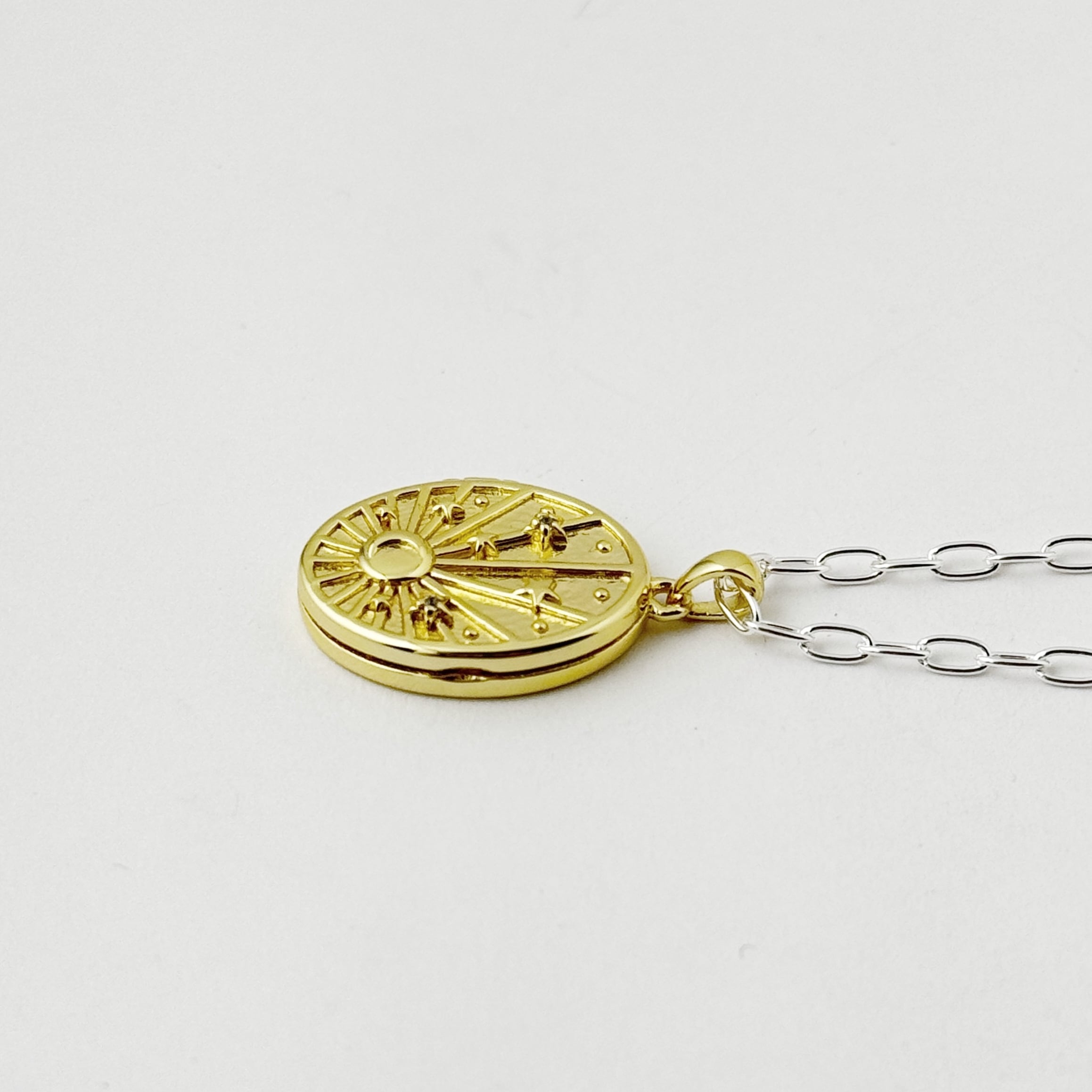残りわずか】Gold Coating 惑星の ロケット ペンダント 月星