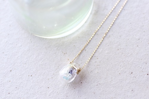 gems in drop & flower pendant K18 <iolite, apatite&labradorite> / 雫と花ガラス ペンダント ＜アイオライト,アパタイト&ラブラドライト＞