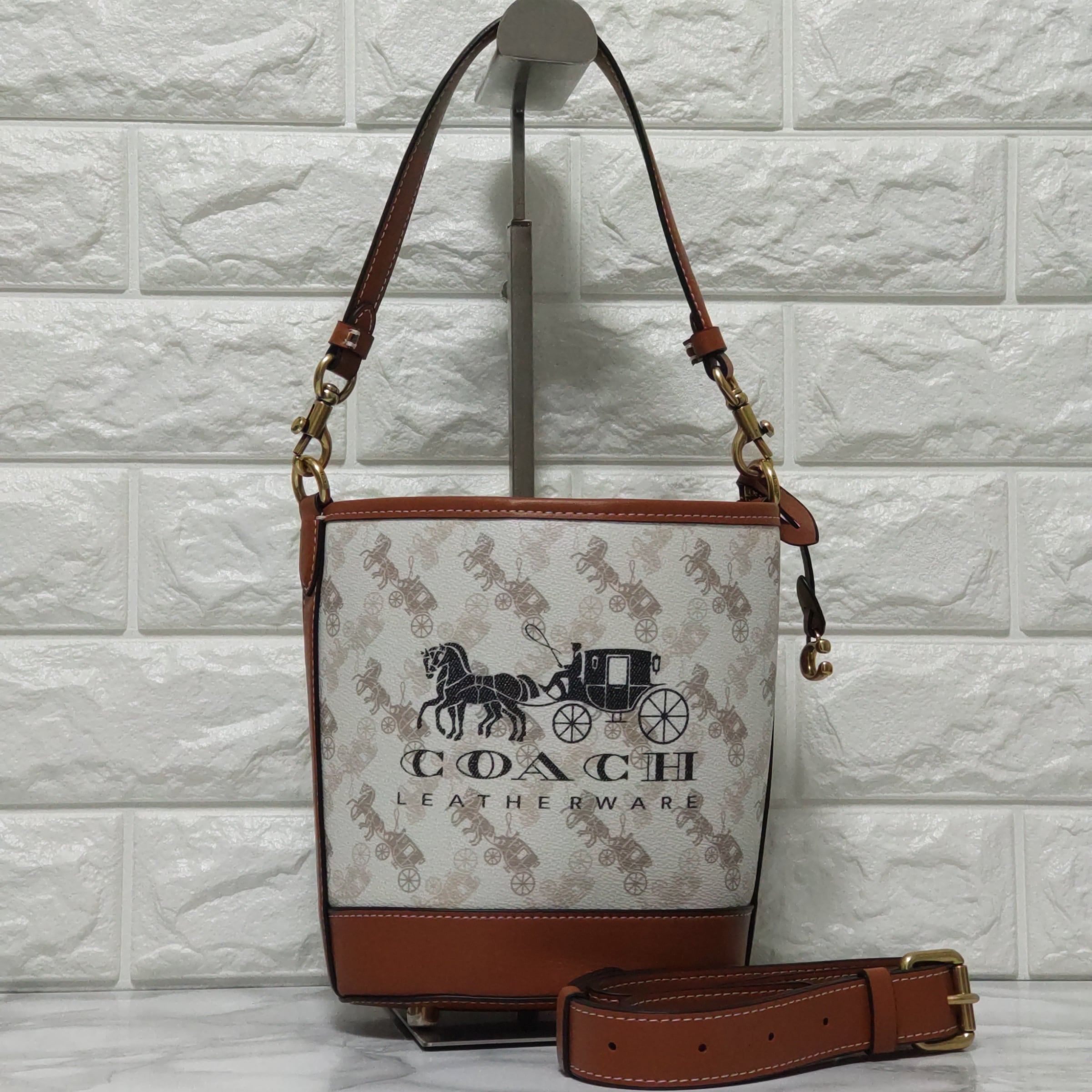 公式】COACH – コーチ | 【公式】COACH – コーチ | ダコタ バケット  