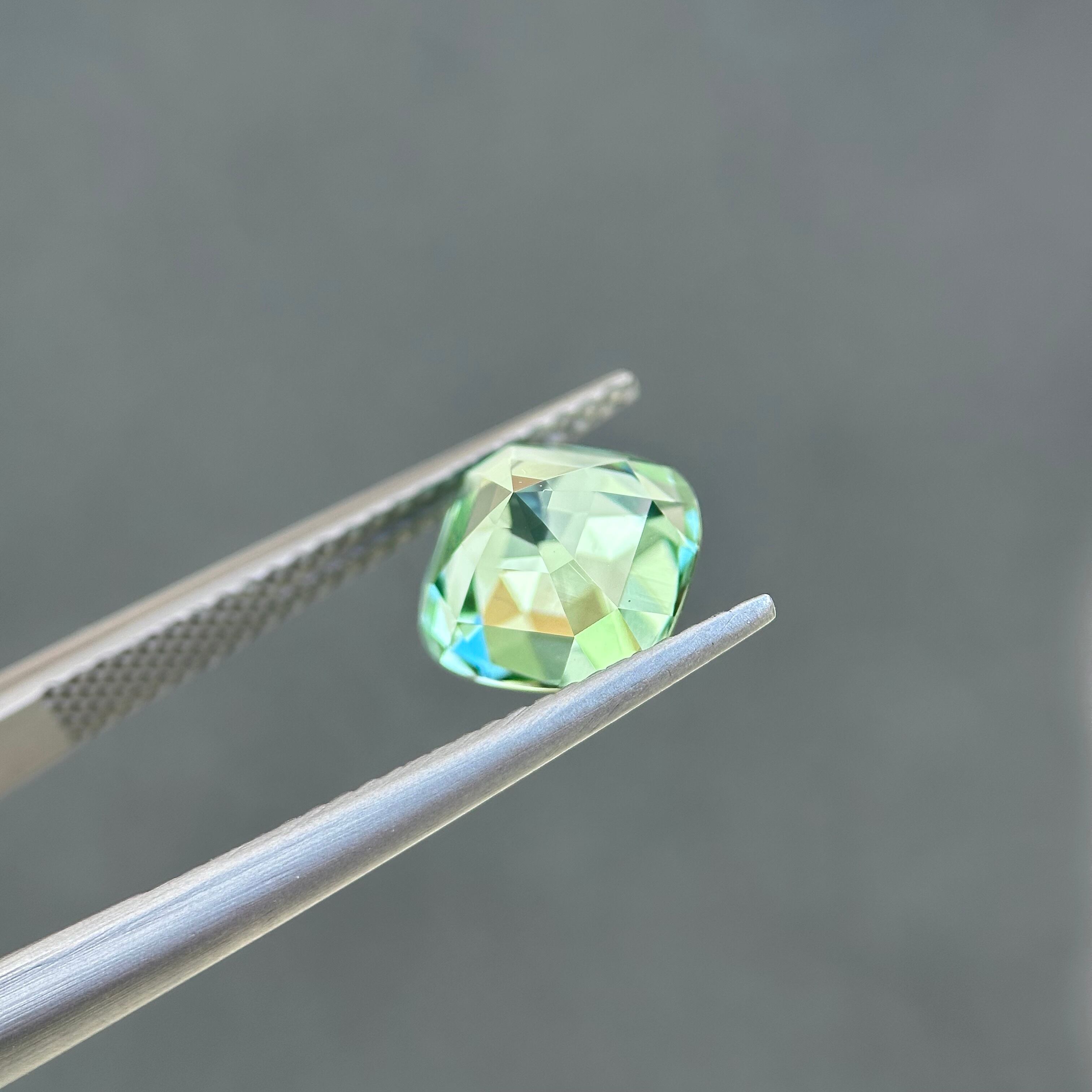 シーフォームグリーントルマリン 8.1x8.1mm, 2.87ct, ナイジェリア産
