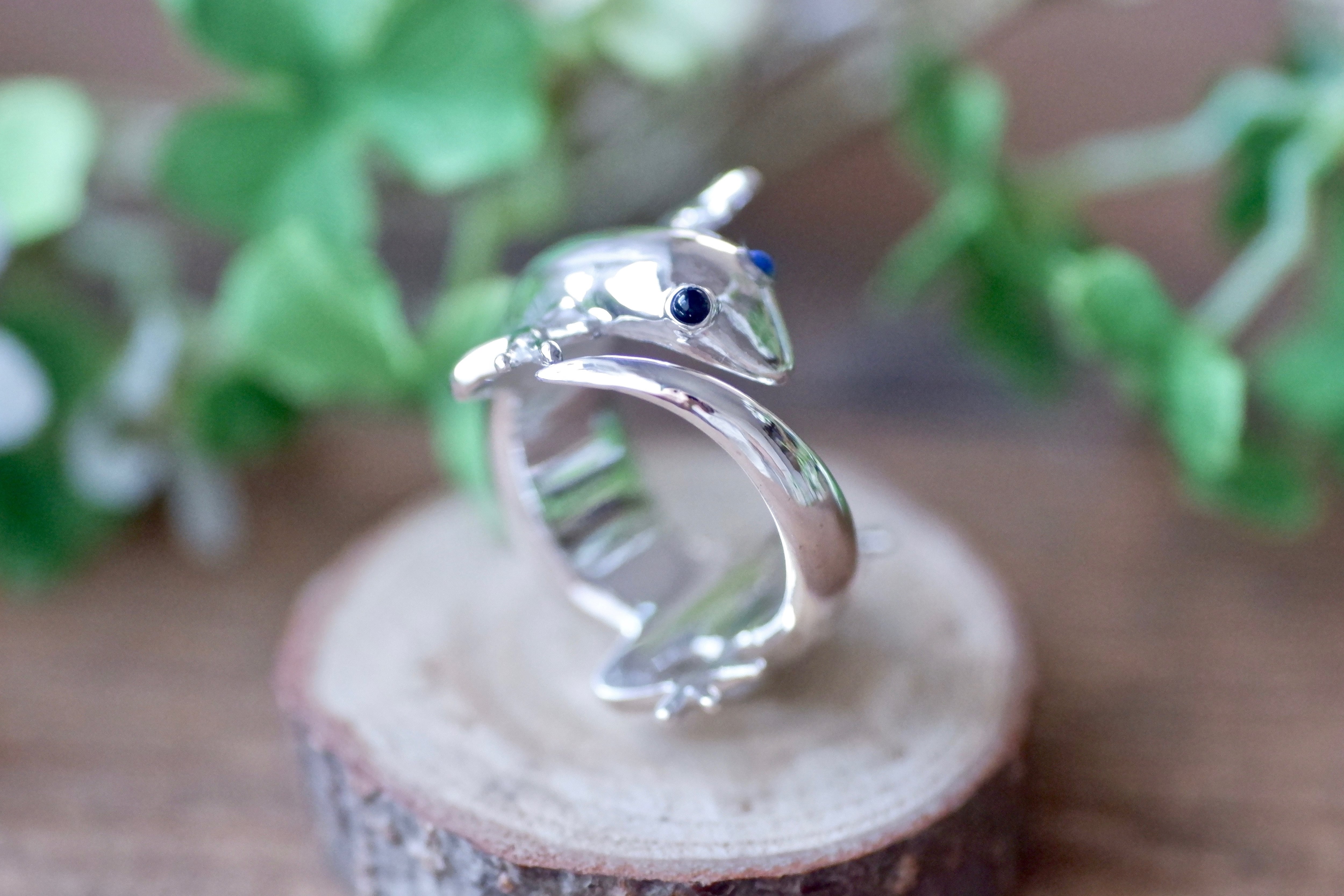 Gecko Odd-eye ring #18 SV925 < Black Onyx&Lapis Lazuli > / カベチョロ オッドアイ リング  ＜ブラック・オニキス&ラピス・ラズリ＞ | 秋山貴金属装身具店 powered by BASE