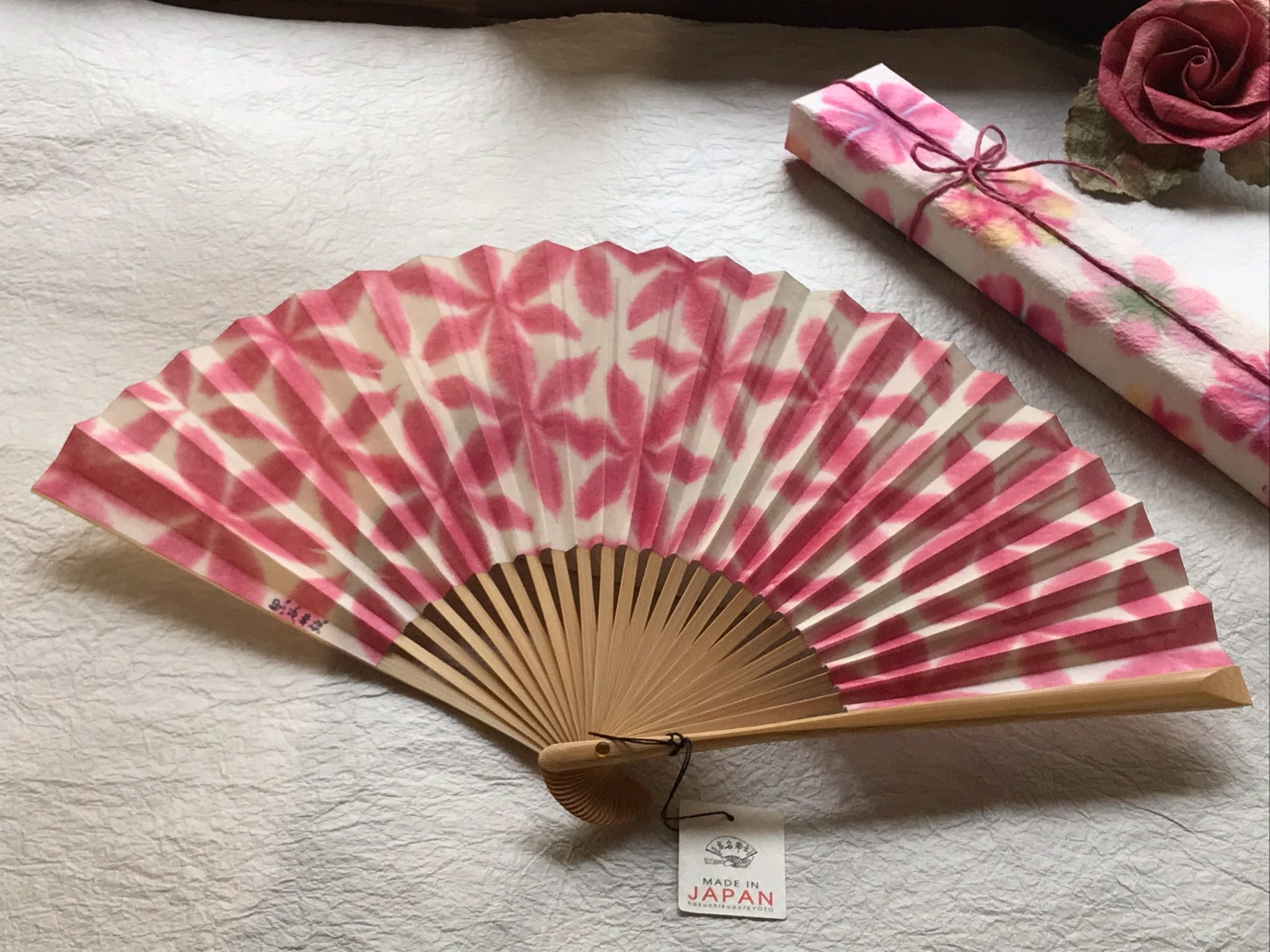 京都黒谷和紙 扇子 雪花絞り 女性用（ピンク) | 黒谷和紙（公式通販