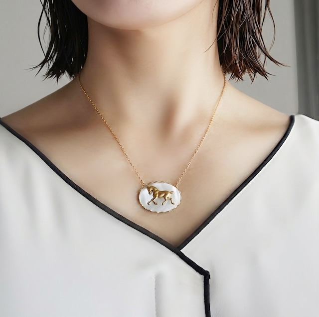 白蝶貝×ゴールドホースのクラシカルオーバルネックレス＊USA真鍮製／金アレ対応