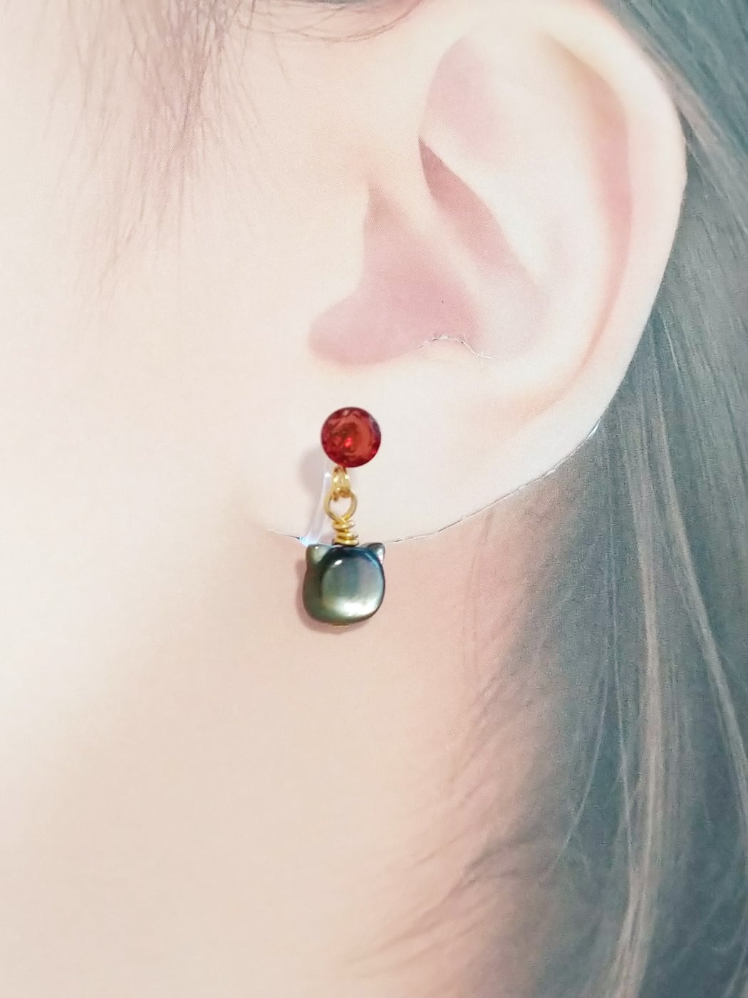 黒猫さんとガーネットのピアス 黒猫さんとガーネットのピアス