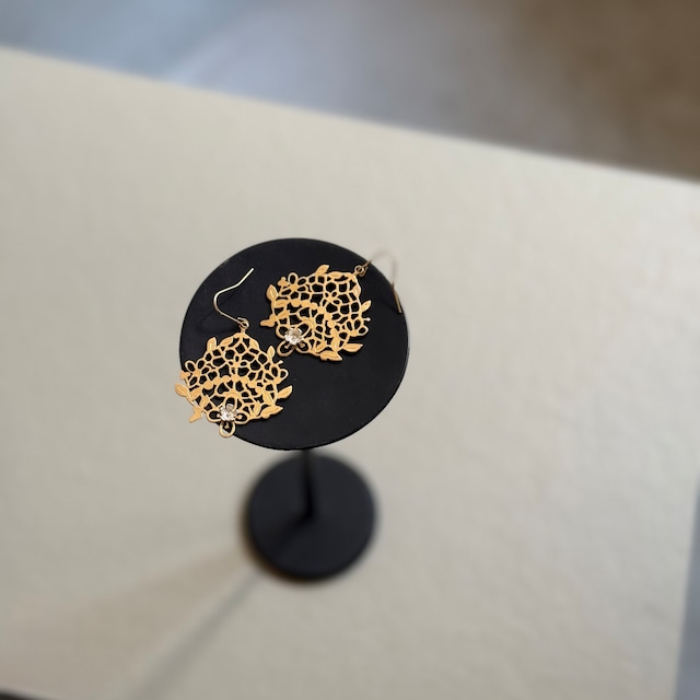 吉田史  蔦に花  ピアス