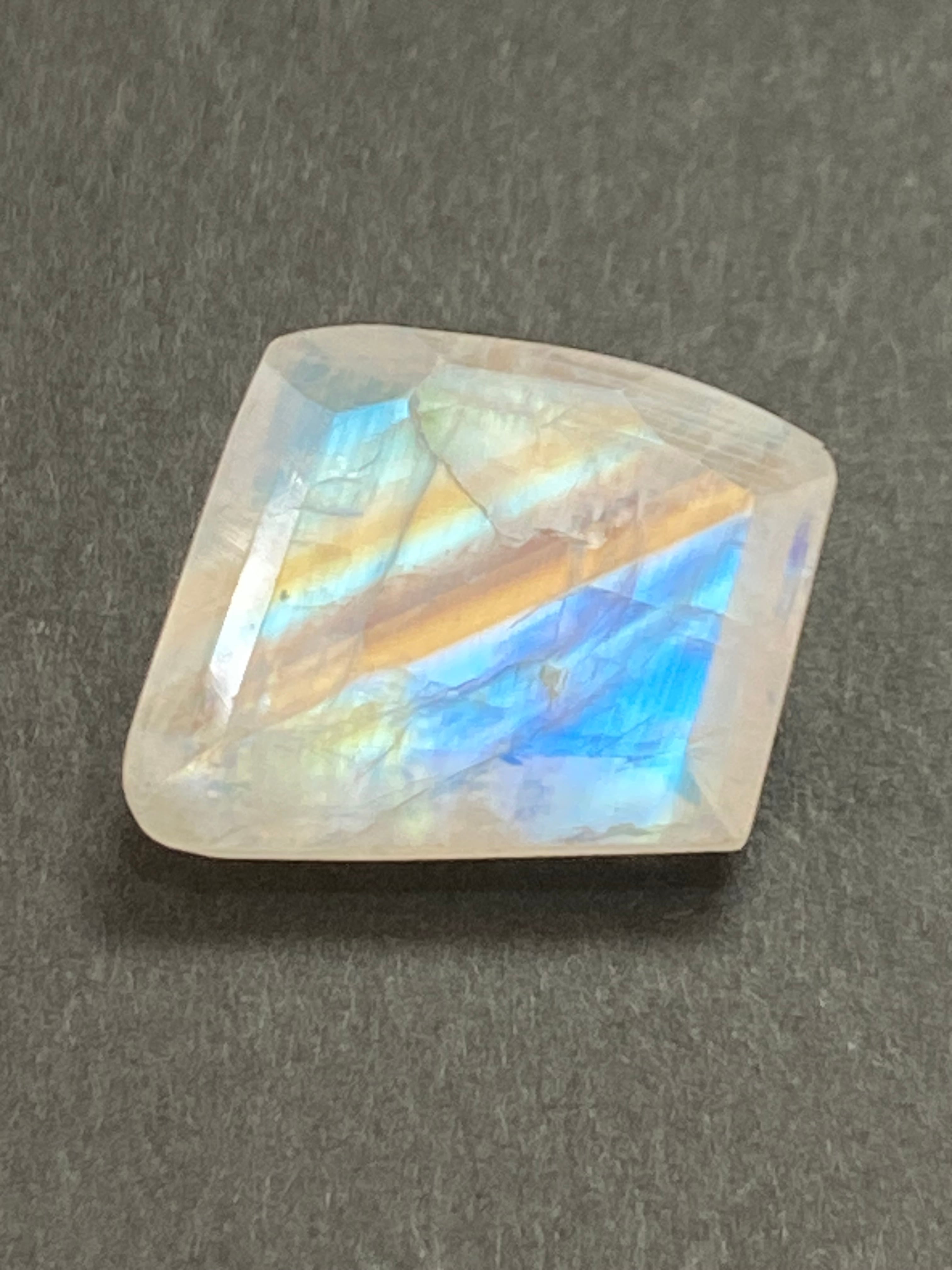 2.ラブラドライト（レインボーシラー）［No.U-822］ | デザイン