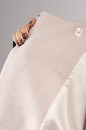 ウクライナ産プレミアムウール100%ジャケットコート（白）平行縫い　シルク手刺繍