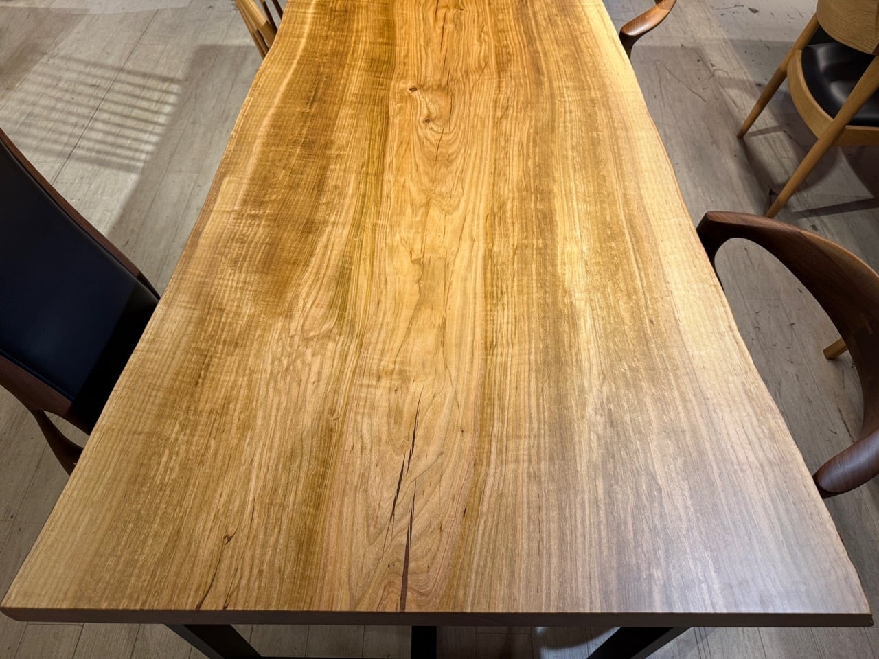 山桜_1970×890-800-700×55_浅草本店_テーブル天板/一枚板 252600