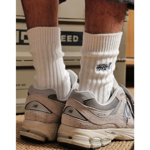 Script embroidery crew socks 1485