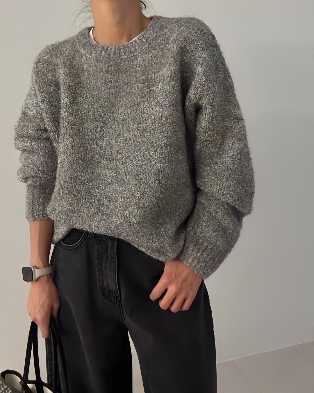 リラックスクルーネックニット