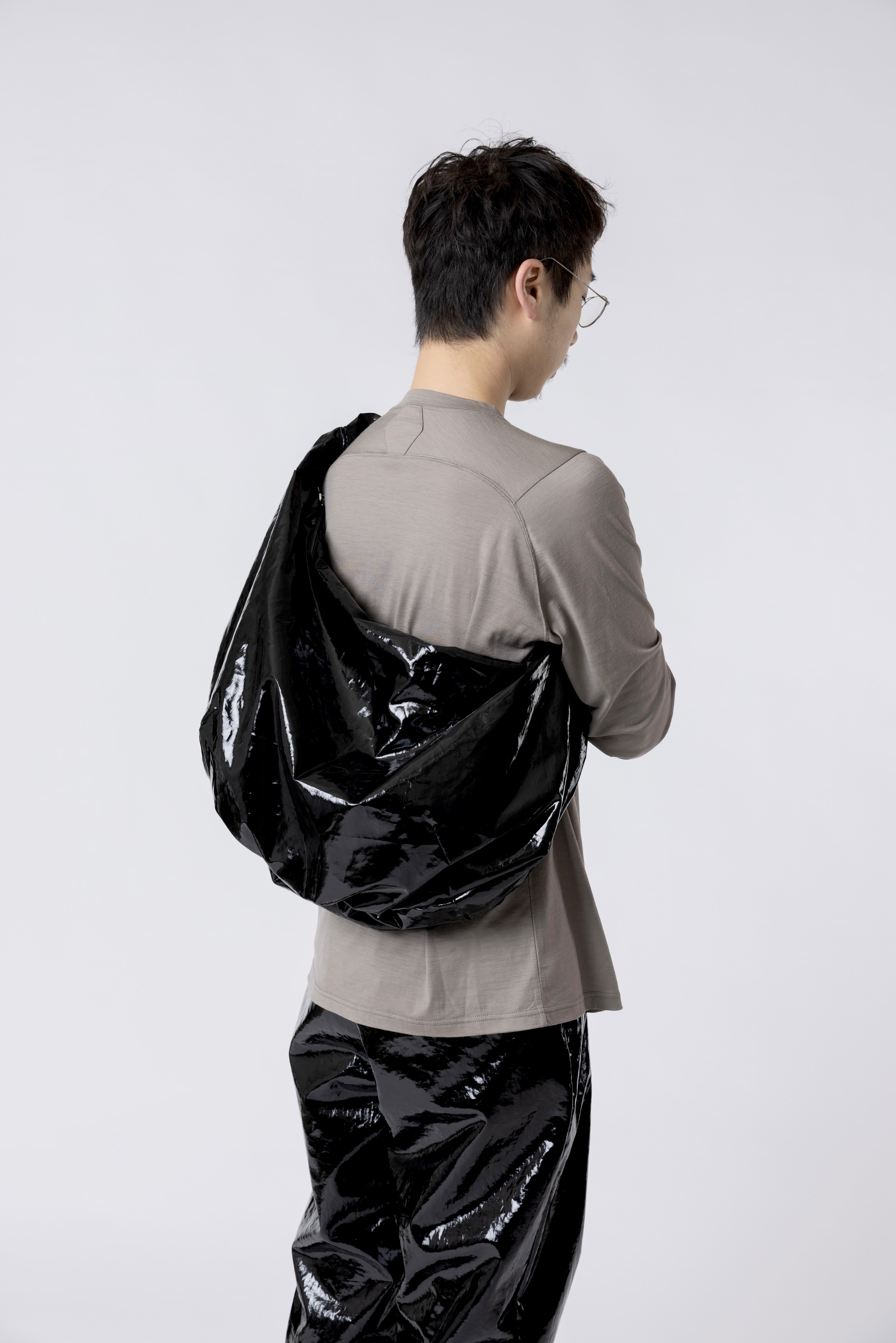 010- GLOSSY BLACK OFFICE BAG | OUAT