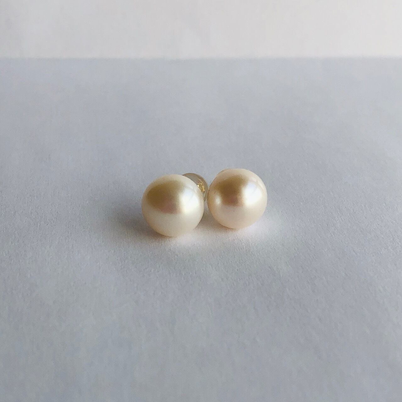 White Button Pearl Pierces / K10YG・Pair