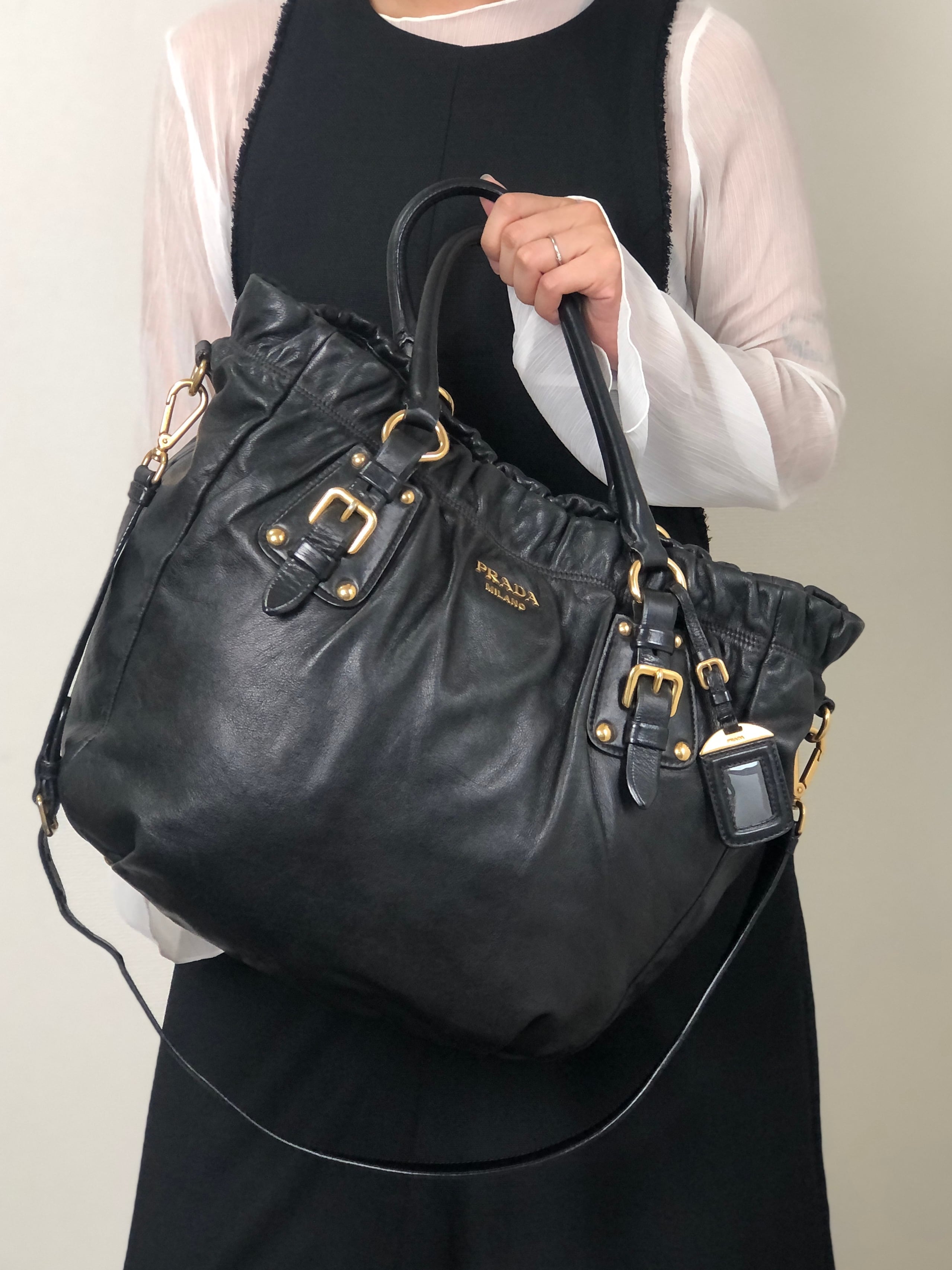 プラダ PRADA パーティーバッグ　シルク　レア　美品 ヴィンテージ PRADA プラダ ハンドバッグ ブラック ロゴ レザー ギャザー 2way