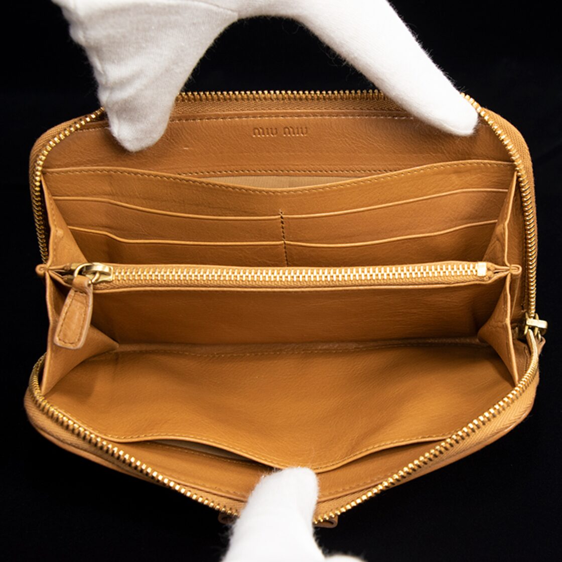本物・送料無料・良品】Miu Miu・ミュウミュウ・長財布・ラウンド 
