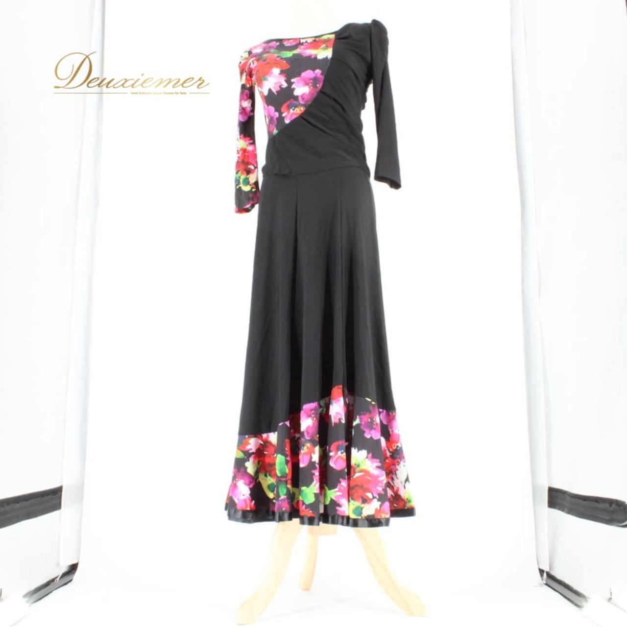 社交ダンス 衣装 スタンダード 上下セット ツーピース レッスンウェア パーティ衣装 Leirena ブラック系 レッド系 ピンク系 パープル系 ブルー系 グリーン系 イエロー系 モダン 競技 ダンス トップス スカート ワンショルダー風 フラワープリント 花柄 変形デザイン アシンメトリー風 ブラック ベース レッド フレアスカート リメイク風 スカート裾フレア ダンスレッスン 練習着 発表会 ラテンダンスではない スタンダード用 ロングスリーブ カットソー伸縮性あり ウエストゴム 伸縮素材