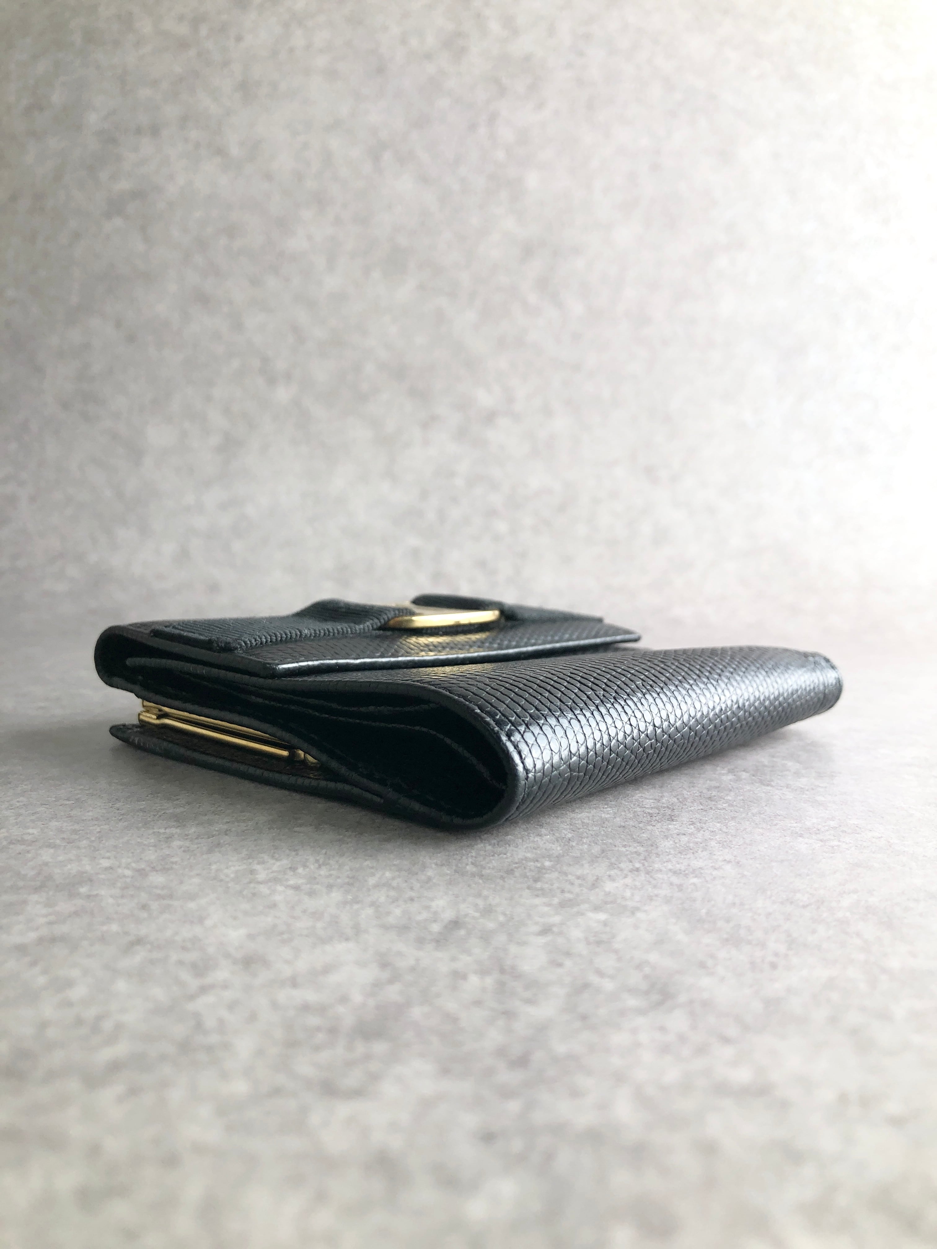 Salvatore Ferragamo サルヴァトーレ フェラガモ ヴァラ 二つ折り財布