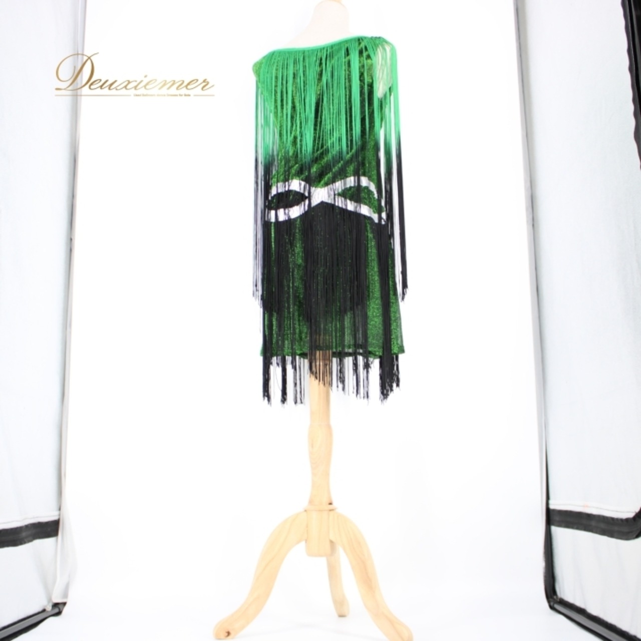 社交ダンス 衣装 ラテン ドレス ワンピース パーティ衣装 Leirena レイリーナ 黒 緑 グリーン系 ブラック系 フリンジ キラキラ 袖なし フリンジドレス ダンス衣装 ブラックグリーン スパンコール 装飾 豪華 演奏会 衣裳 おしゃれ 舞台 発表会 ジャズダンス 踊りやすい 伸縮素材 カスタムフィット ショートドレス 夜会 見せパン ひらひら