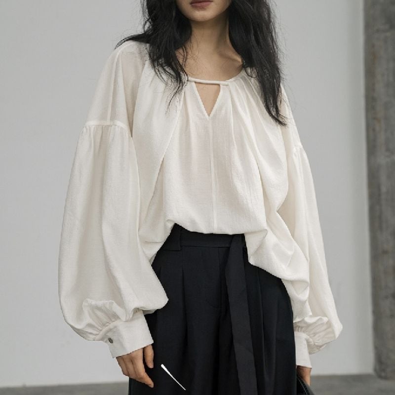 Volume sleeve neckline gathered blouse V1564