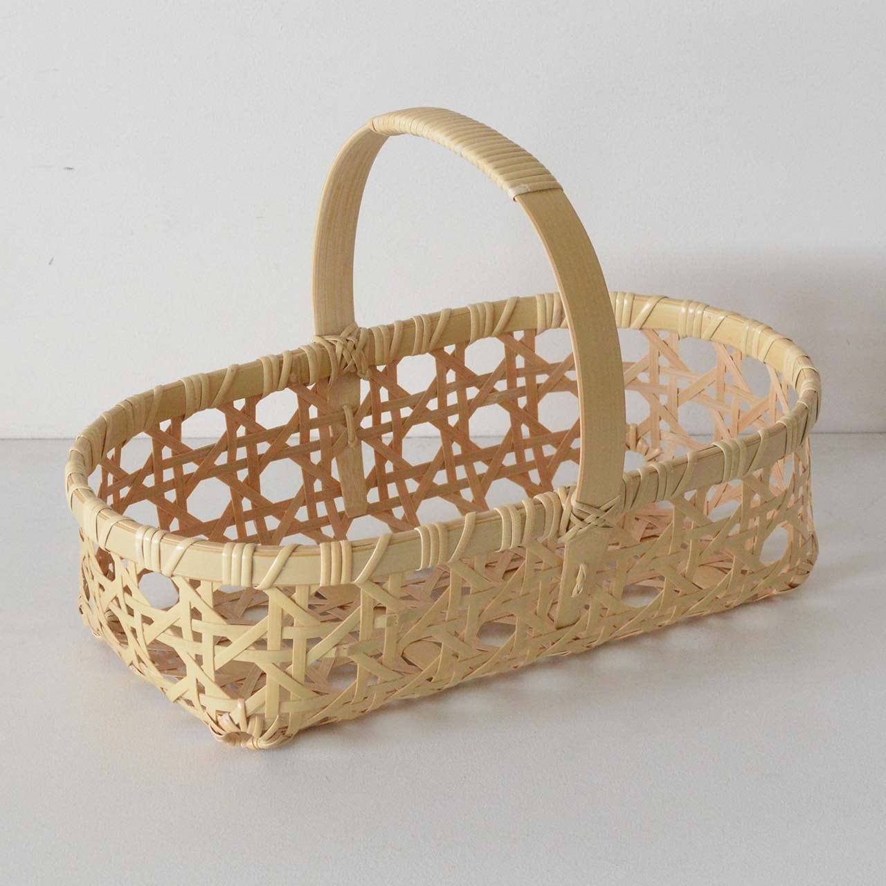 大分県の一木律子さん　竹カゴ　六ツ目　三角バスケット 一木律子 六つ目三角バスケット 小 | MIGO LABO