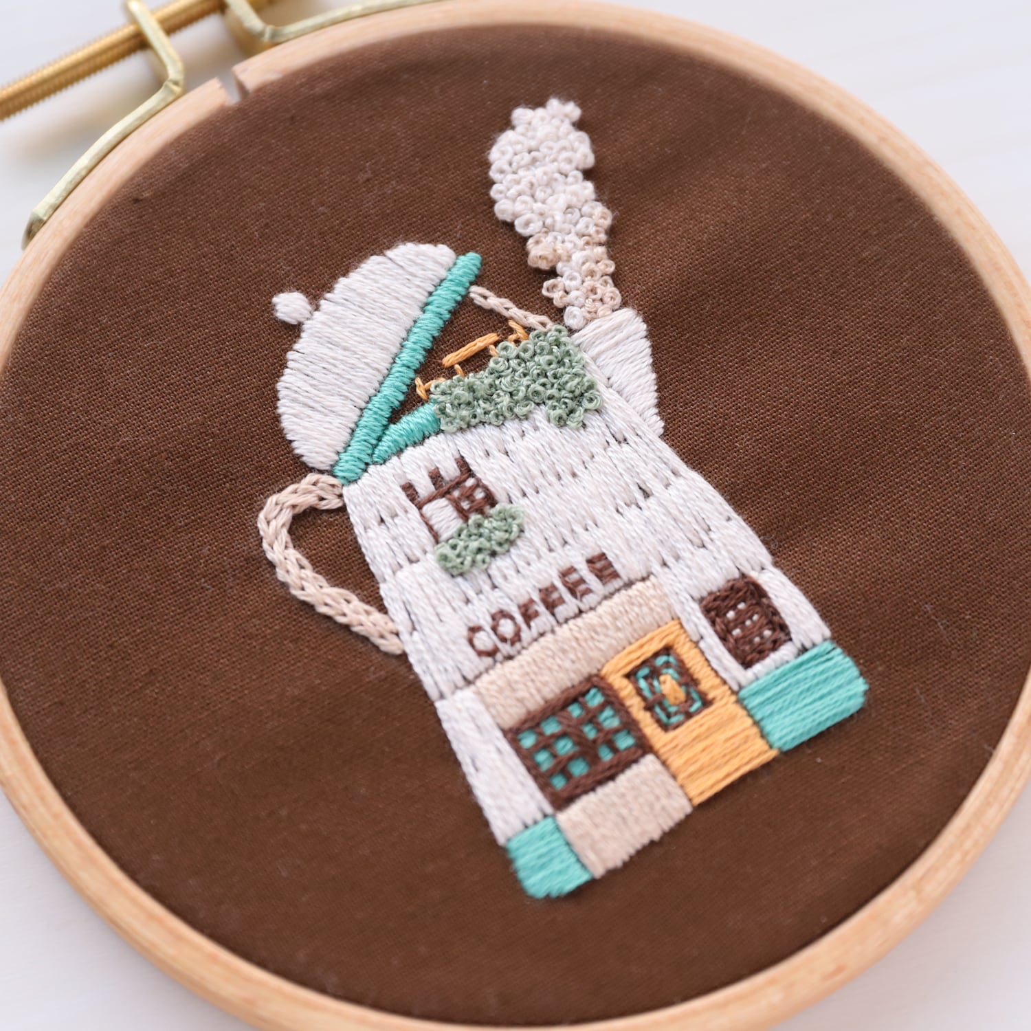 刺繍キット カフェの奥のコーヒーの街より「世界一のコーヒーカフェ」《空想街雑貨店》