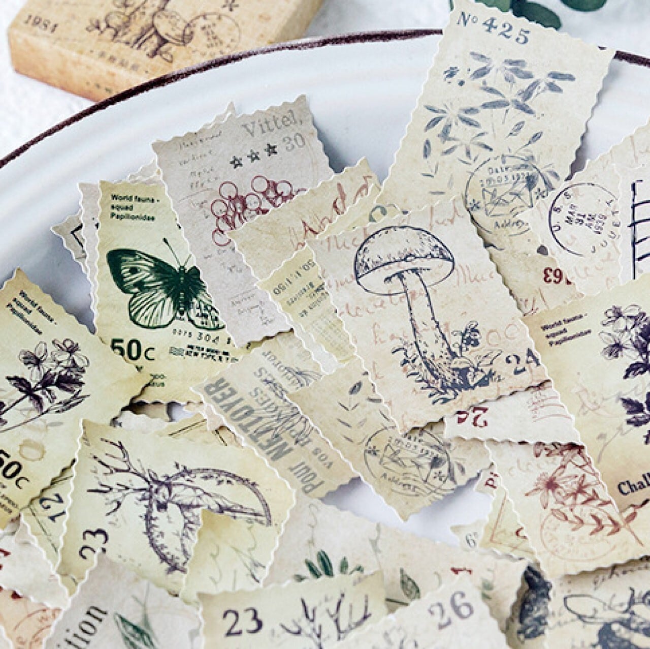 動物 切手モチーフ シール ステッカー 46枚入 蝶 きのこ 鹿 うさぎ