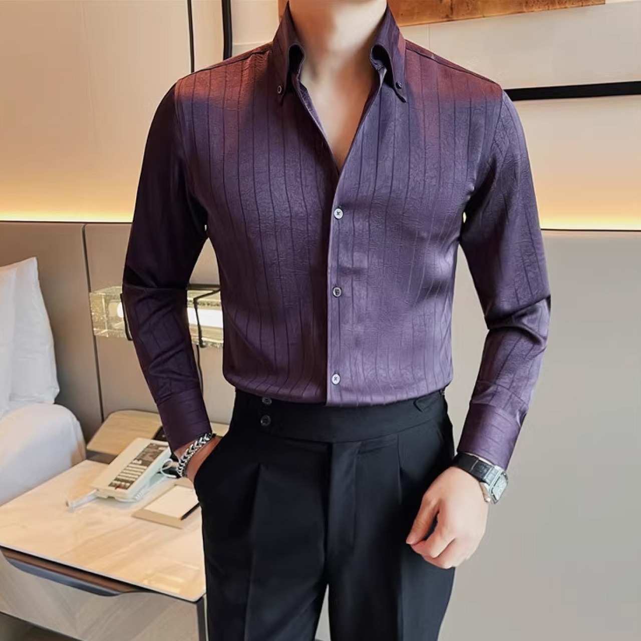 ハイエンドなビジネスカジュアルスタイルにピッタリのスリムシャツ　SH004