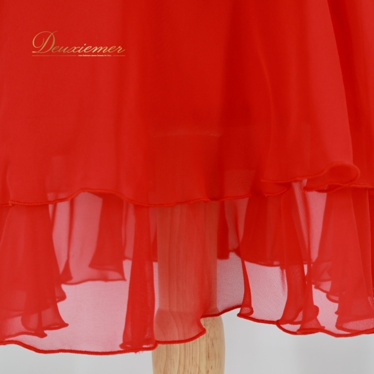 社交ダンス 衣装 スカート レッド系 チャコット Chacott 赤 日本製 無地 シンプル レッスン 練習 軽い 鮮やか フリル 上品 ひざ丈 透け感 かわいい ダンス衣装 ラテン