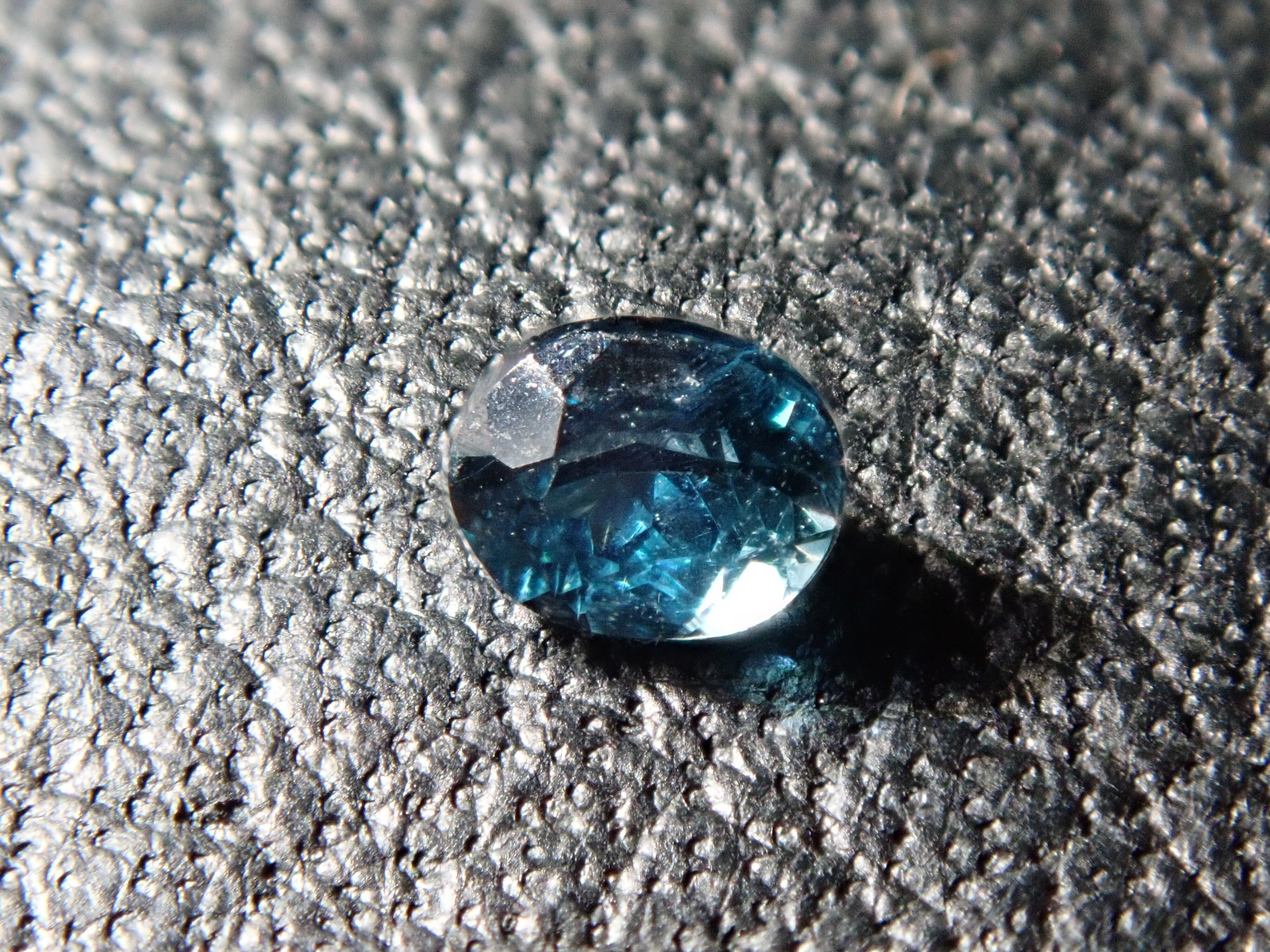 スリランカ産サファリン 0.063ct