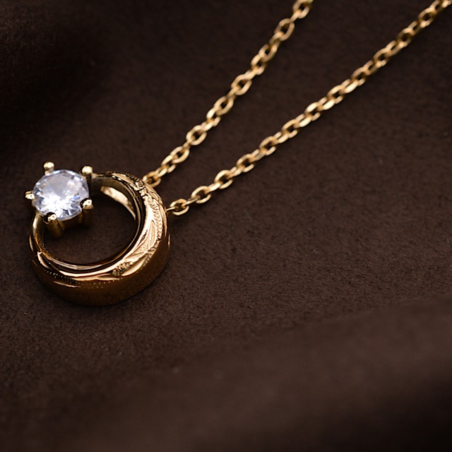 Moon（月）ネックレスyellow gold color