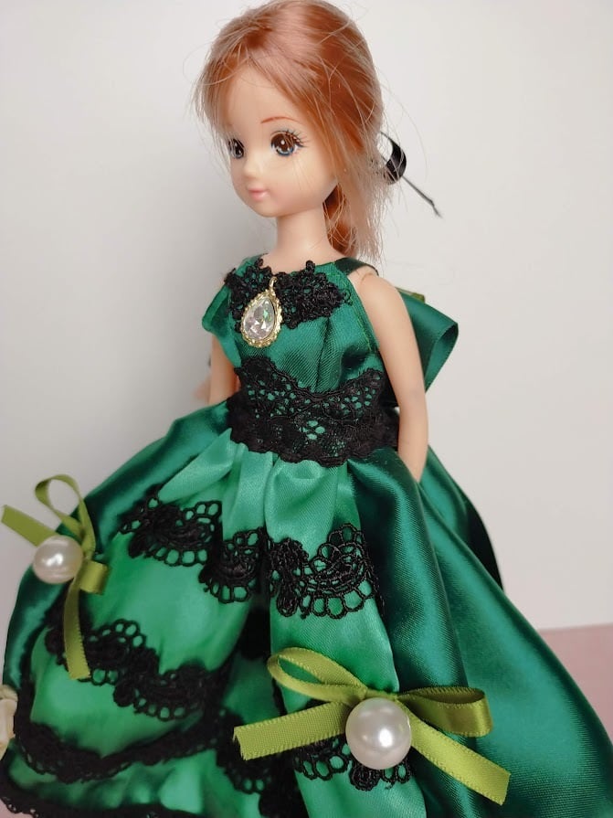 クリスマスシリーズ】クリスマスグリーンのクラシカルドレス