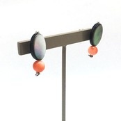 落ち着いた印象を与えるデザイン！シェル珊瑚チタンピアス＆イヤリング sl3_6_5_0514tp05-sl3_6_1_0514te06