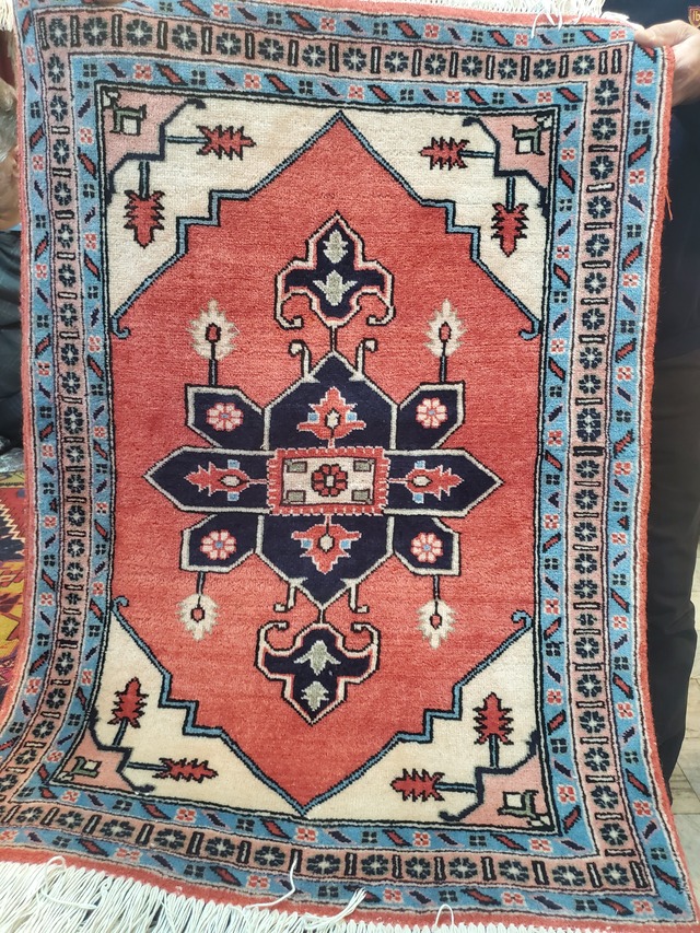 絨毯クエスト51【No.16】Heris-Ardabil ※現在、こちらの商品はイランに置いてあります。ご希望の方は先ずは在庫のご確認をお願いします。
