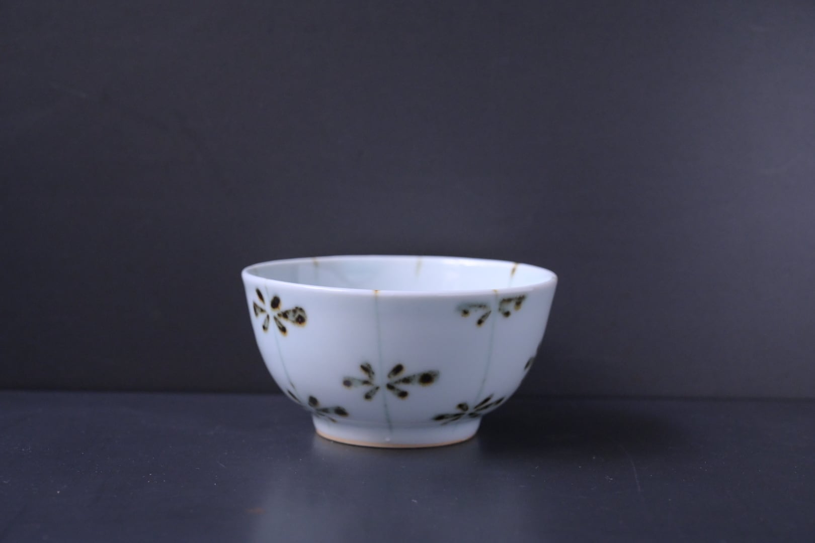 清水なお子 飯碗鉄絵花文 | 鎌倉倶楽部 茶寮