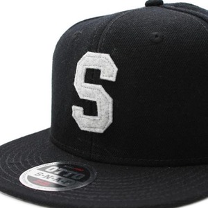 LETTER SNAPBACK CAP #BLACK X WHITE