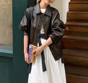 オーバーサイズ 長袖 レザージャケット レディース トップス ジャケット アウター 上着 羽織 ミディアム 長袖 襟付き 角襟 ファスナー ポケット 前開き ジップアップ レザー かわいい 大人可愛い シンプル カジュアル おしゃれ かっこいい こなれ感 メンズライク マニッシュ ルーズ 無地 春 秋 冬 ママ 通勤 学生 学校 通学 デート お出かけ 旅行 公園 女子会 休日 カフェ 重ね着 暖かい 体型カバー 普段使い 着回し レイヤード ゆったり フリーサイズ 黒 ブラック ダークコーヒー