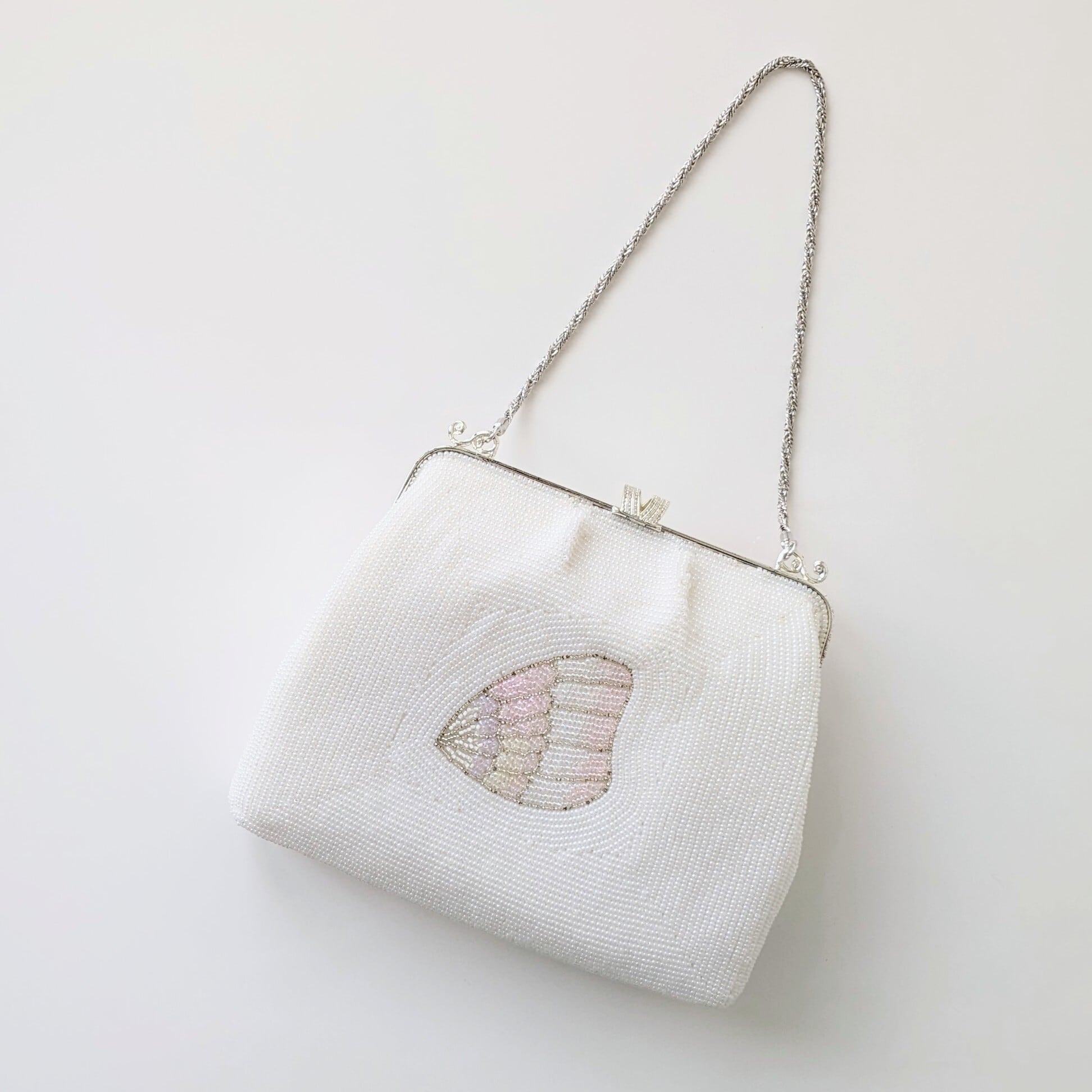 vintage】 ビーズ刺繍バッグ パーティーバッグ バタフライ柄 vintage】 ビーズ刺繍バッグ パーティーバッグ バタフライ柄