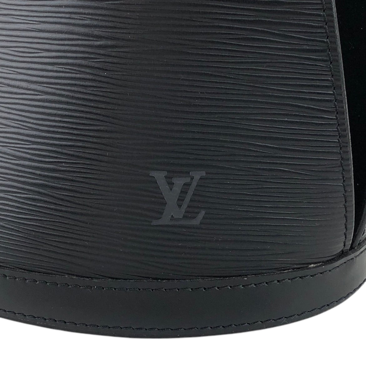 LOUIS VUITTON ルイヴィトン エピ ショルダーバッグ ブラック レザー